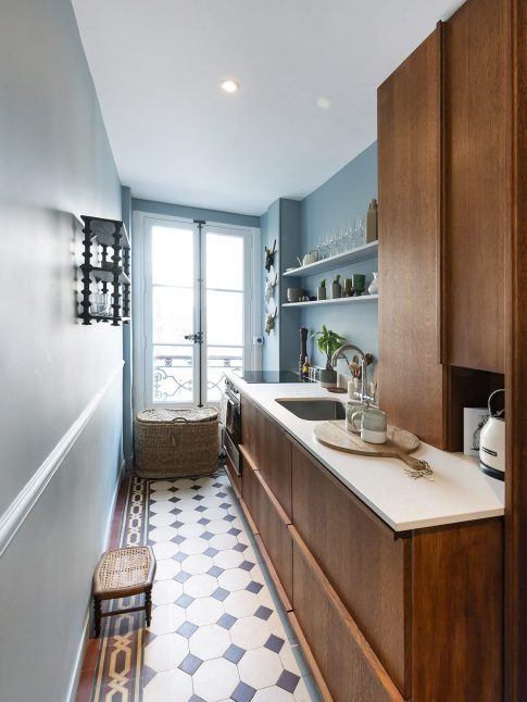 optimisation d'espace d'un petit appartement à Paris - vue générale de la cuisine