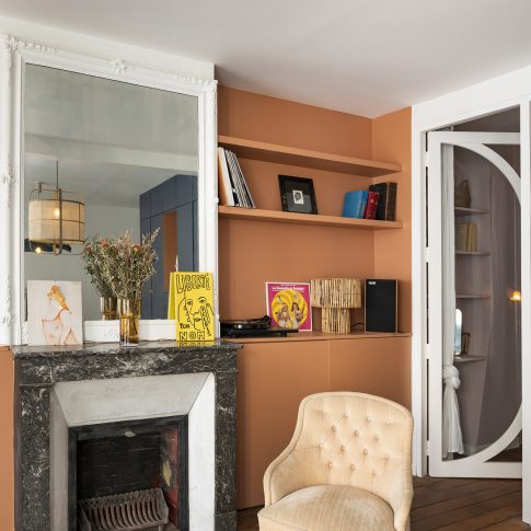 optimisation d'espace d'un petit appartement à Paris - espace salon plus rangement