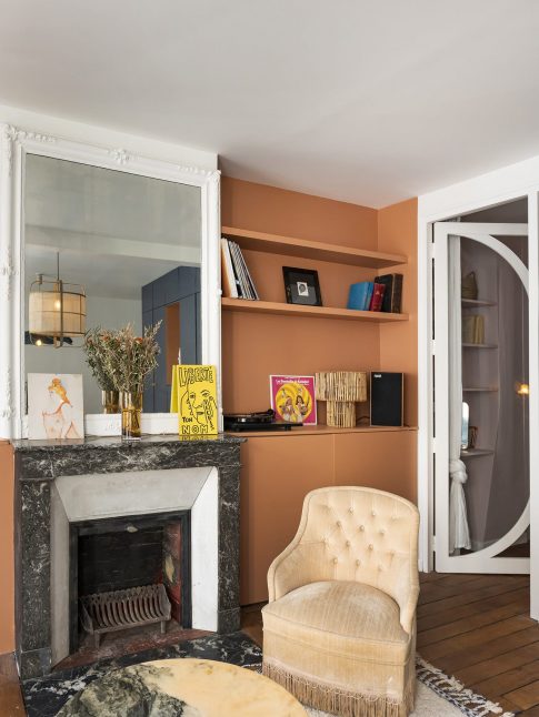 optimisation d'espace d'un petit appartement à Paris - espace salon plus rangement