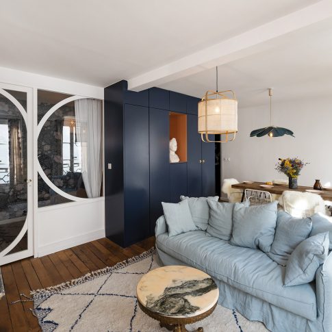 optimisation d'espace d'un petit appartement à Paris - espace salon salle à manger en vue large