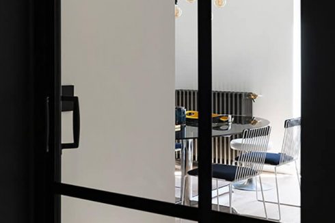 projet clé en main pour investisseur immobilier - détail de décoration - porte de séparation style verrière d'atelier