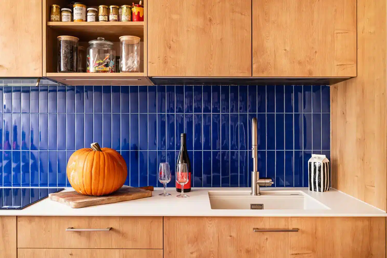 color block à montmartre vue zoom plan de travail cuisine