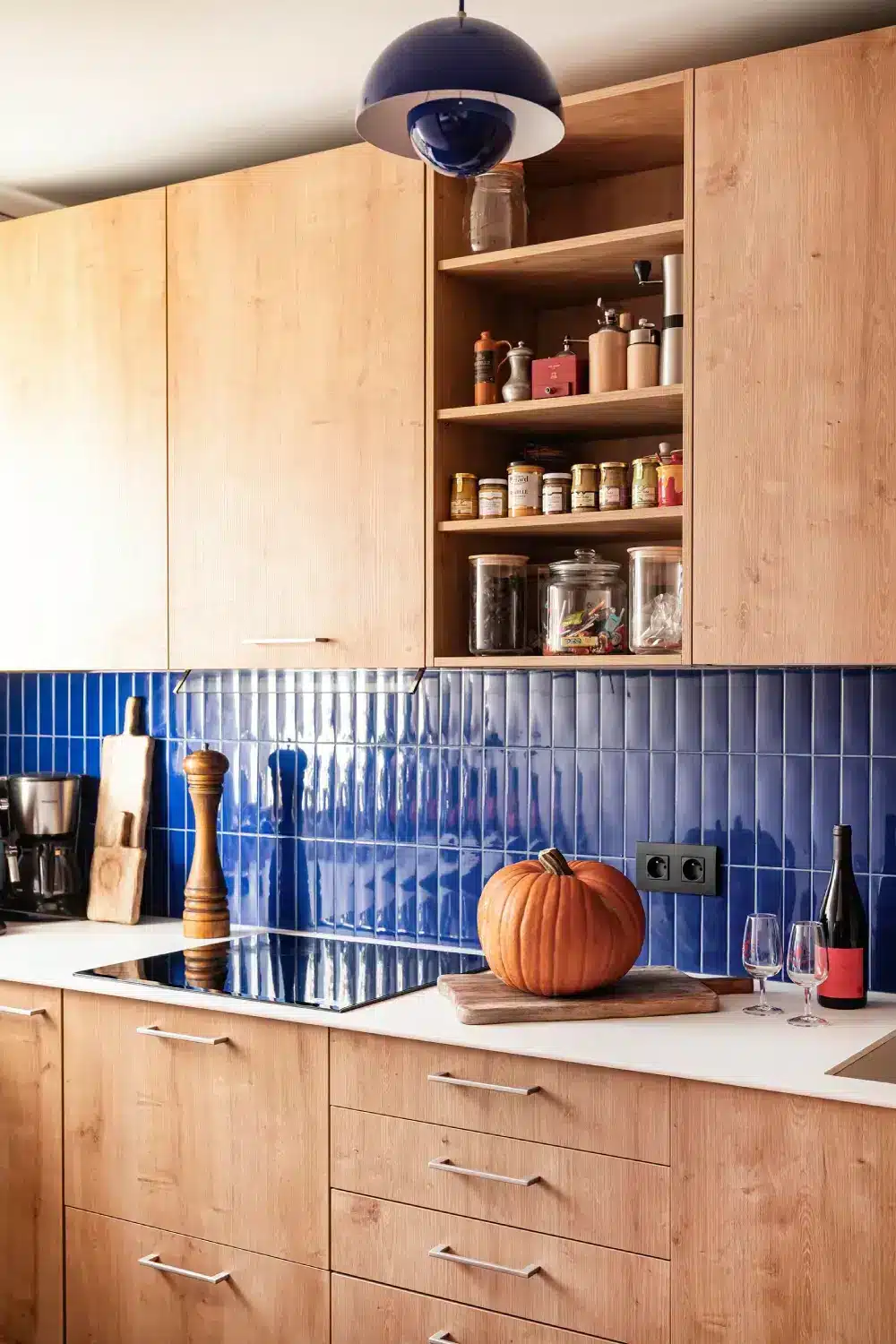 color block à montmatre vue latérale de la cuisine