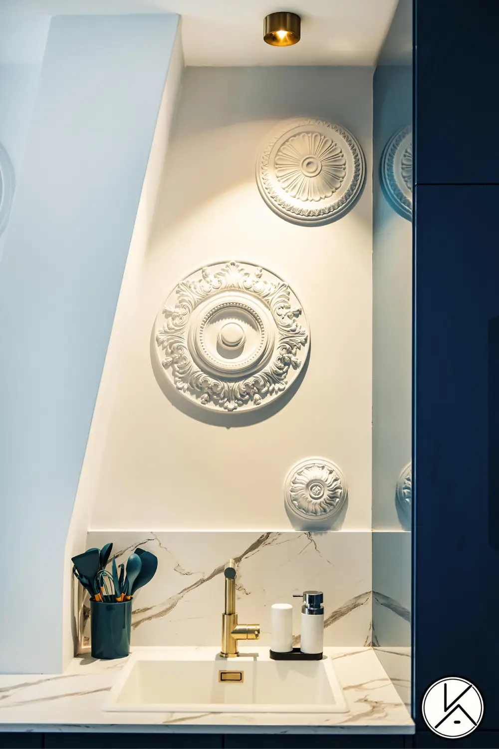 style emily in paris à paris canal saint martin6