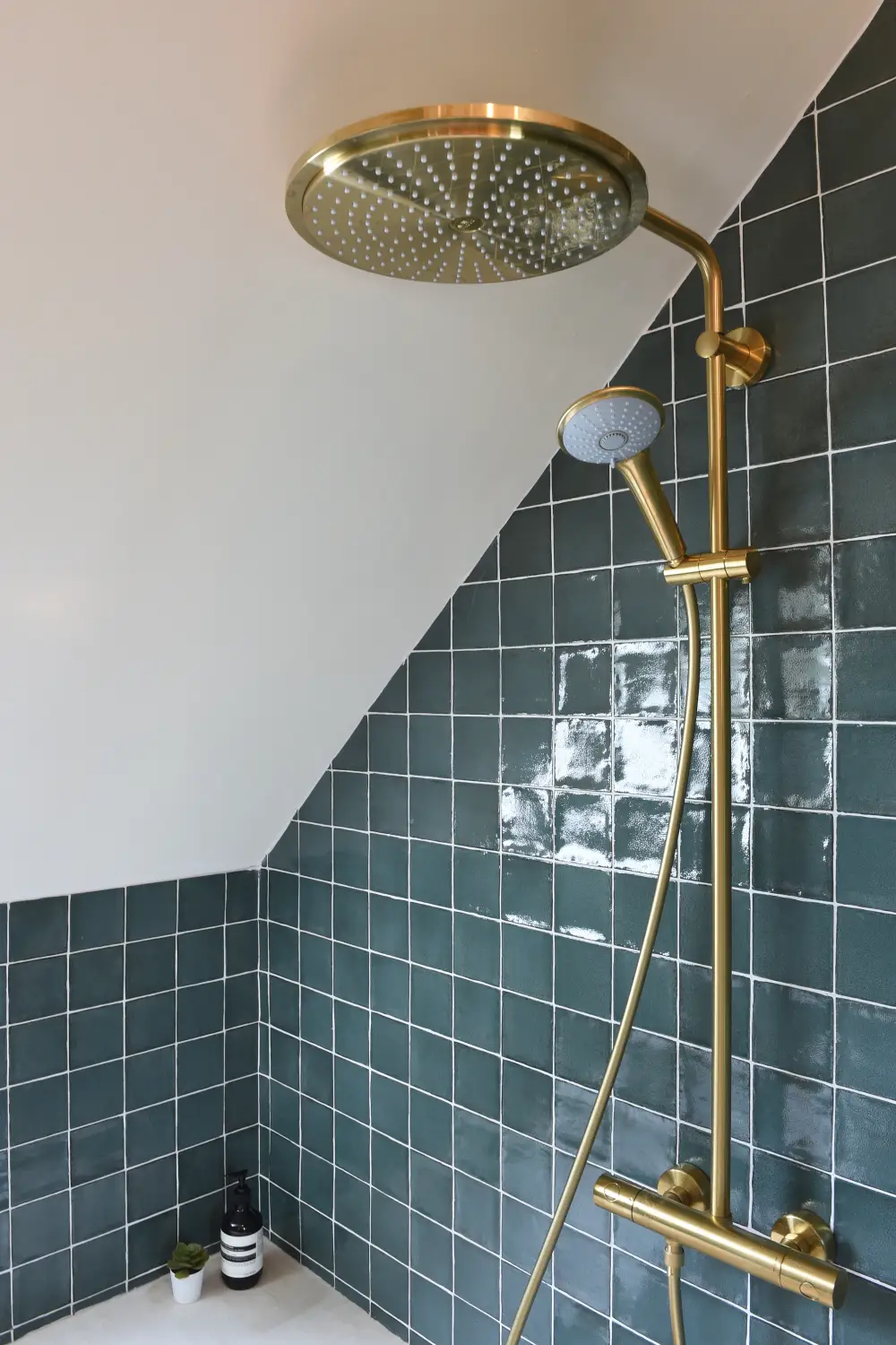 suite campagne perche déco salle de bain faience ambiance zellige vert profond